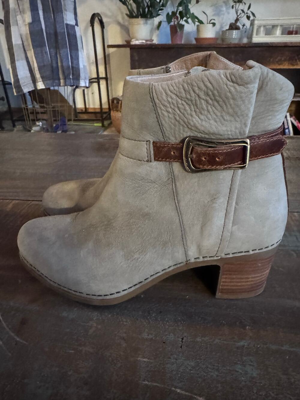 Dansko Hartley Boots Women Size 38 7.5 Gray green Nubuck Ankle Zip Buckle